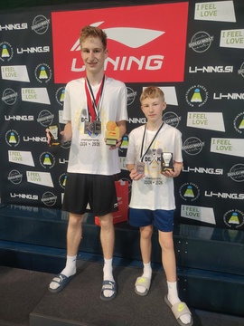 Zaključni turnir mladinske Li-Ning lige šest medalj in šest pokalov za uspešen zaključek sezone (5)